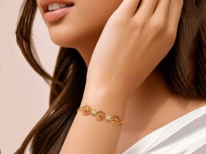 Elegant gold-plated bracelet with alternating floral and crystal-studded motifs