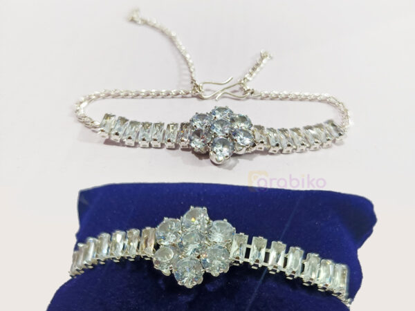 Elegant silver-plated bracelet with floral diamond-cut stones and free spongy holder