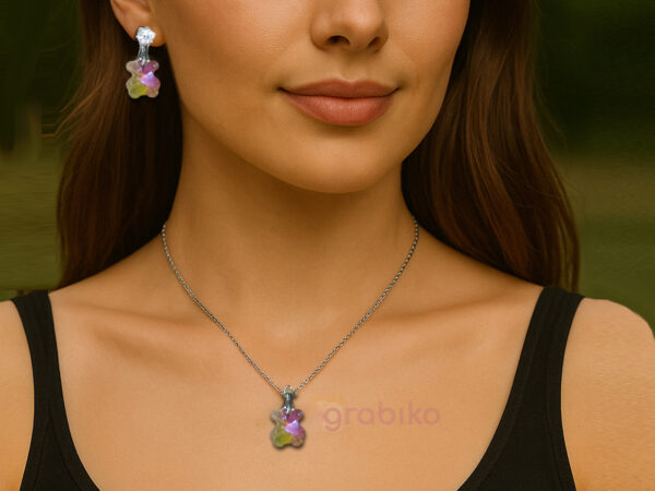 Stylish flower pendant necklace with matching earrings set