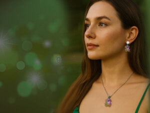 Stylish flower pendant necklace with matching earrings set